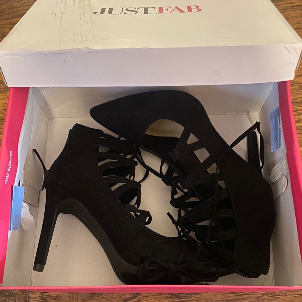 Shoes - Picture 2 of 6